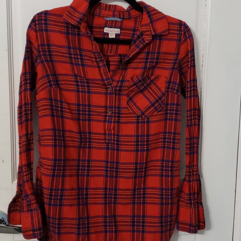 Merona juniors size med red plaid shirt